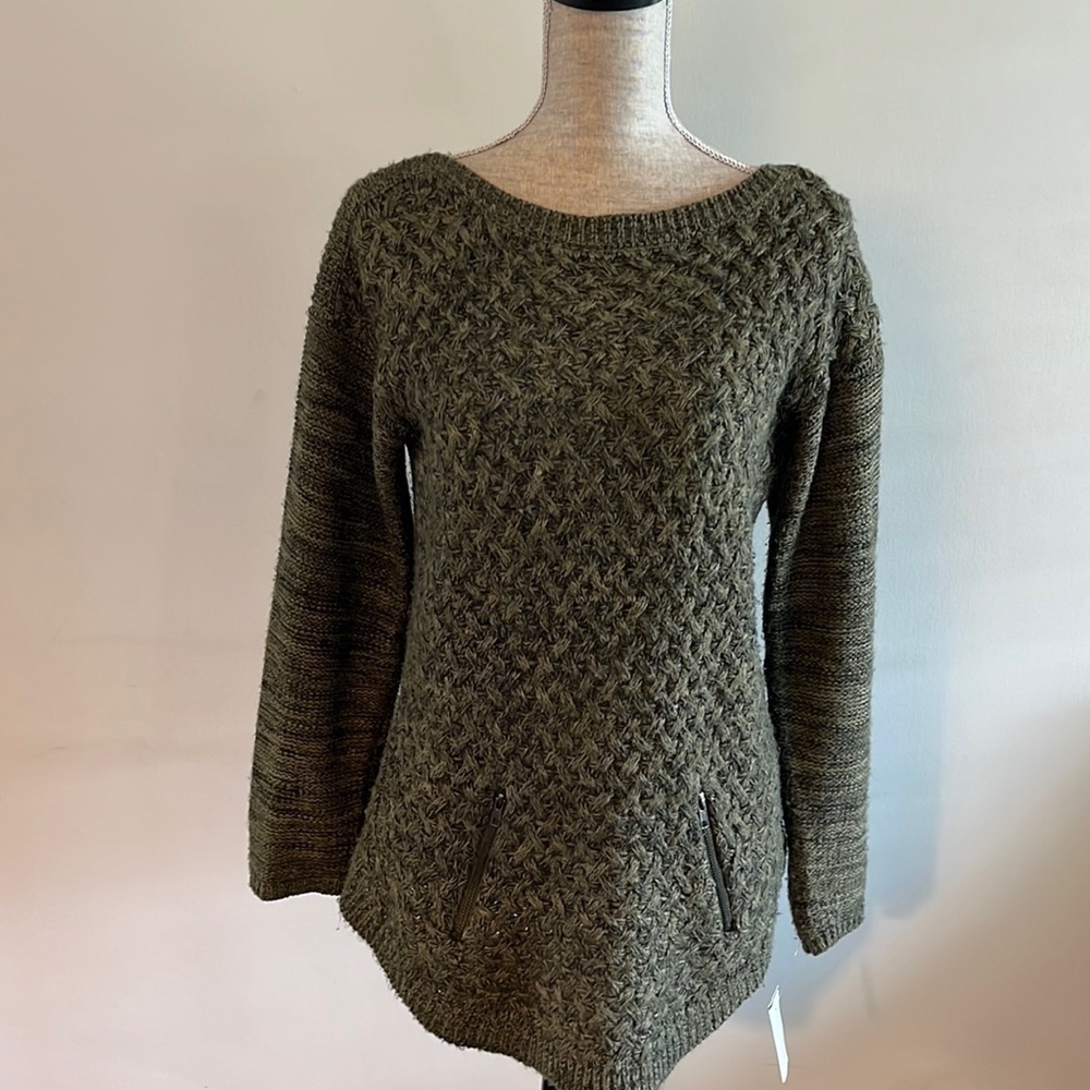 Hooked Up By lot Sweaters | Sweater
Color: Black/Green Size: L